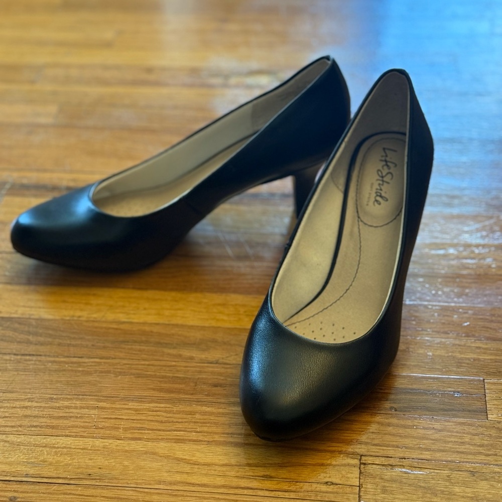 Life Stride Black Heels Elegant Design